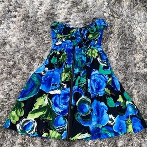 Bebe strapless dress with pockets!